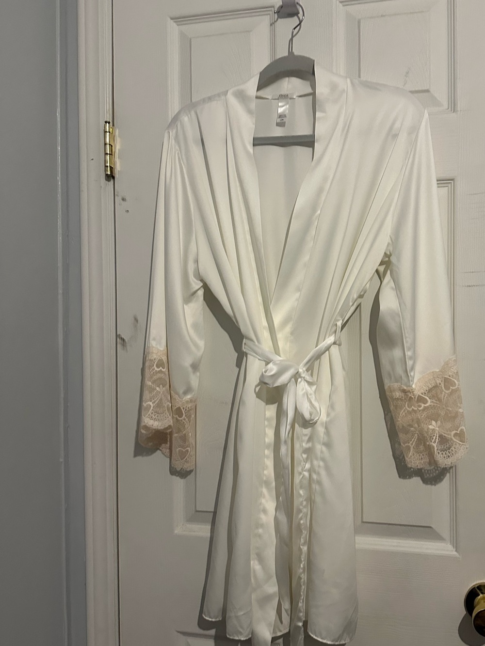 Flora Nikrooz "Kit" Heart Lace Matte Charmeuse‎ Wrap Robe